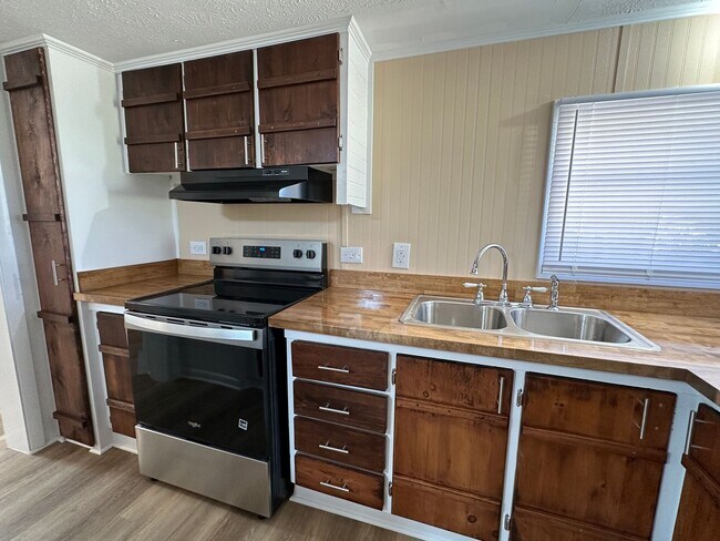 Building Photo - Charming Renovated 3 Bedroom, 1.5 Bath Home located off Hwy 87 on a 1 Acre lot.