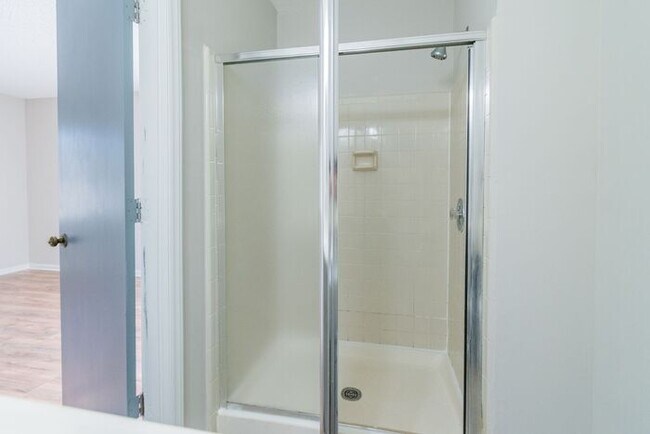 Building Photo - 2 Bed 2 Bath Condo in Charlotte