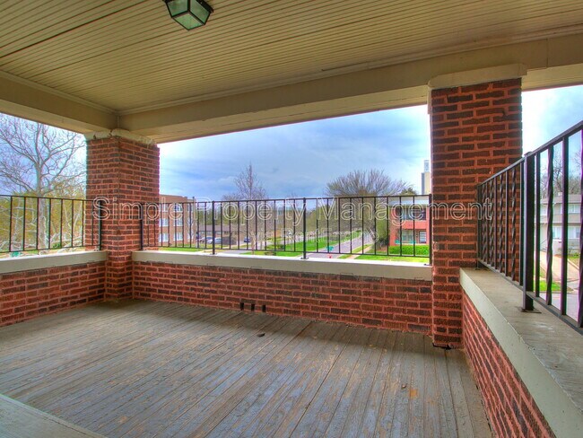Building Photo - 201 NW 17th St