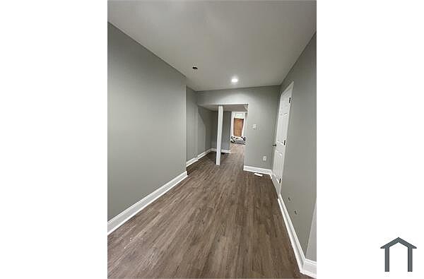 Building Photo - 5 Bedrooms 2 Bathrooms