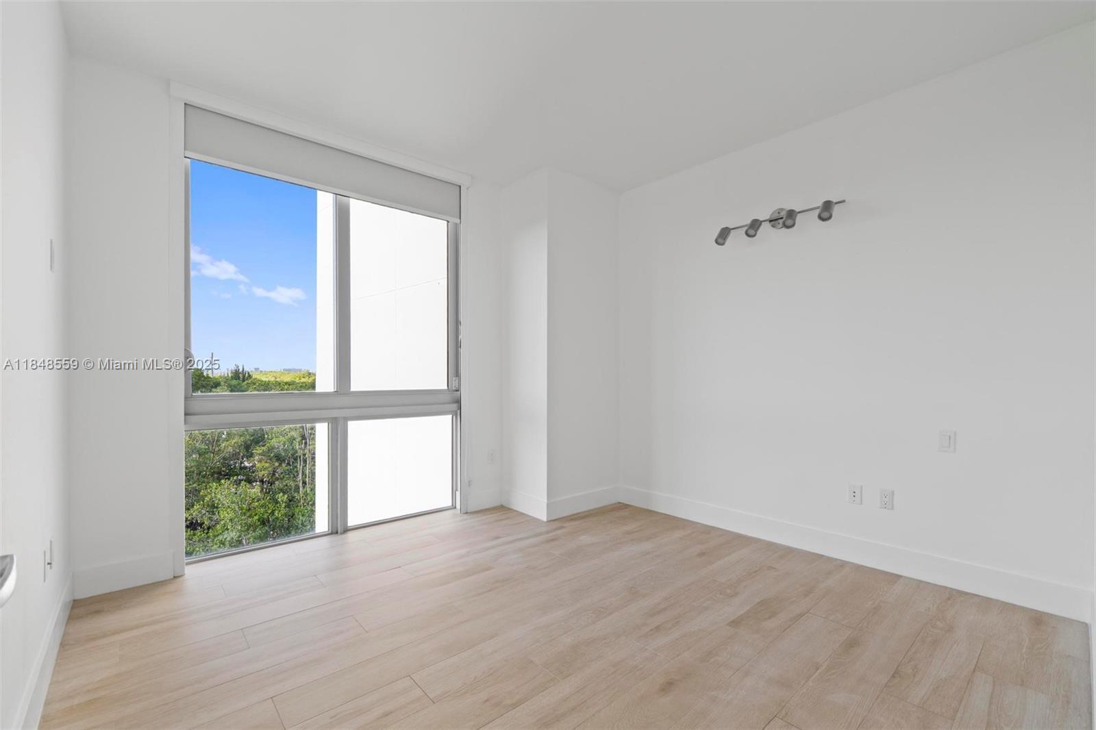 Building Photo - 16385 Biscayne Blvd