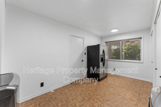 Building Photo - 3614 Versailles Dr