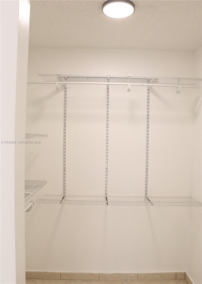 Building Photo - 16919 N Bay Rd