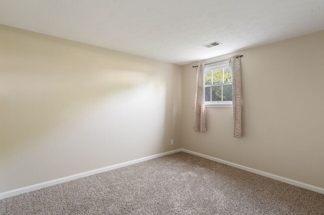 Building Photo - 12506 Liveoak Dr