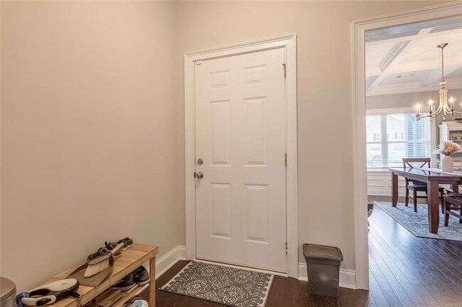 Building Photo - 357 Sydney Dr S