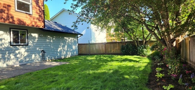 Building Photo - 3 bed 2.5 bath Single Family Home, Monroe ...