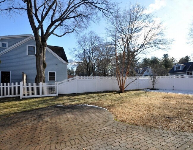 Building Photo - 66 Southfield Cir