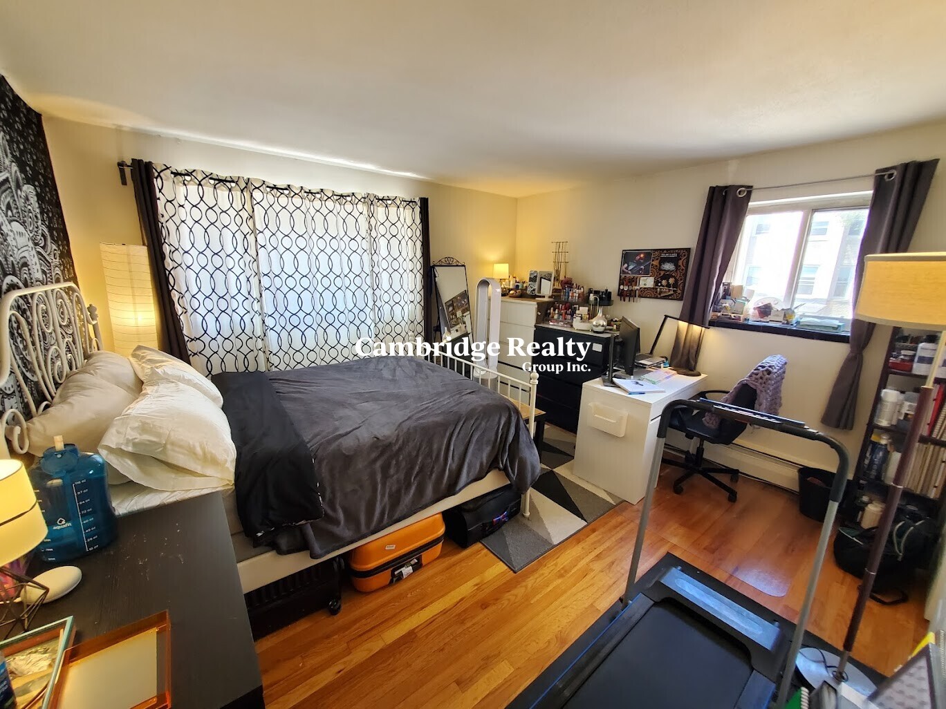 Building Photo - 245 Kelton St