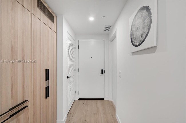 Building Photo - 225 N Miami Ave