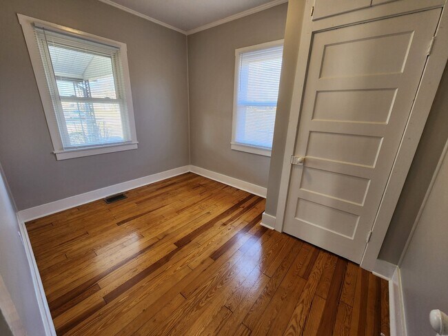 Building Photo - Nicely Remodeled 2BR/1BA near Blue Turtle ...
