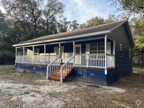 Building Photo - 3 Bedroom, 2 Bath in Umatilla - Priced to ...