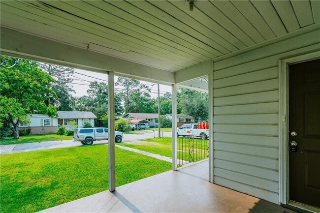 Building Photo - 100 Esplanade Ave