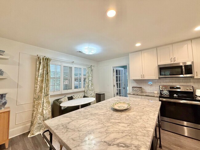 Building Photo - Stunning 3BD, 2BA Raleigh Home with a Fenc...
