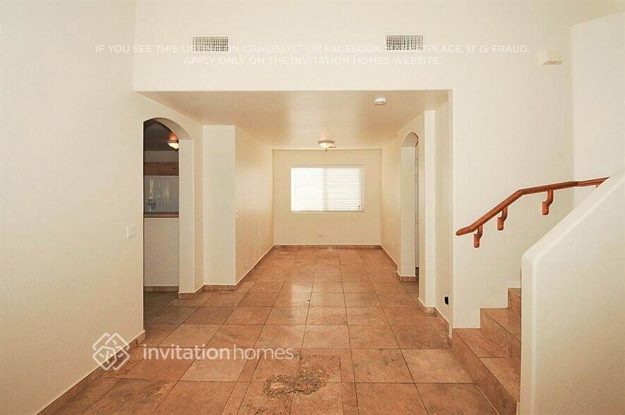Building Photo - 7111 N 77th Dr