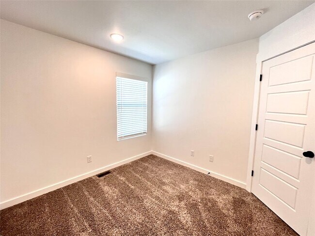 Building Photo - 950 Ventnor Ave