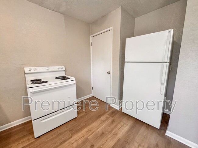 Building Photo - 6628 Askew Ave