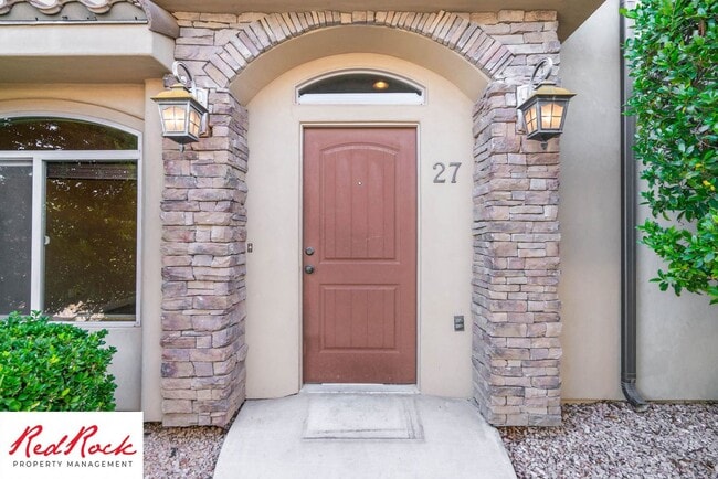 Building Photo - 3 Bedroom Townhome In Southgate Community