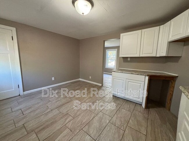 Building Photo - 424 Nordale Ave