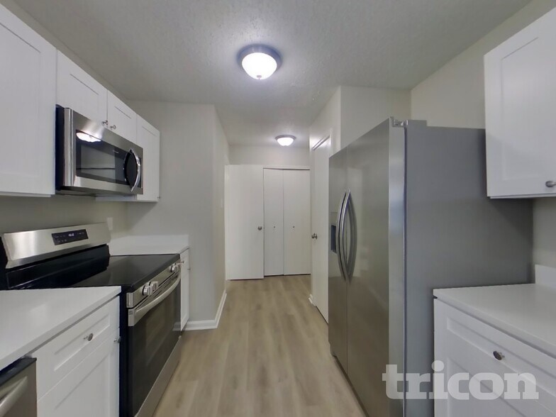 Building Photo - 2301 Harvest Moon Dr