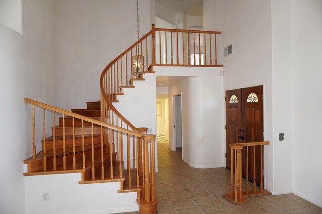 Building Photo - 25955 La Barca Rd