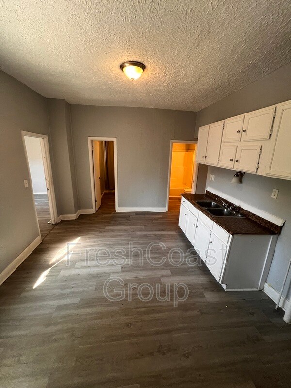 Building Photo - 3318 W 30th St