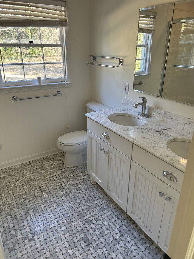 Building Photo - 6035 Riverside Dr