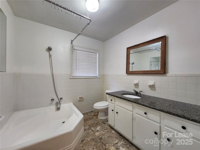 Building Photo - 7604 Shady Ln