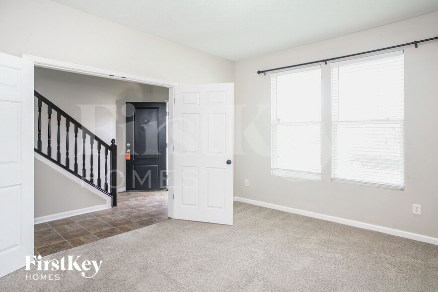 Building Photo - 4020 Poplar Dr