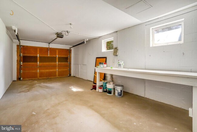 Building Photo - 9801 Orchid Cir