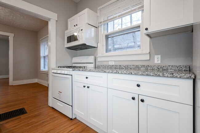 Building Photo - 1442 Plum St