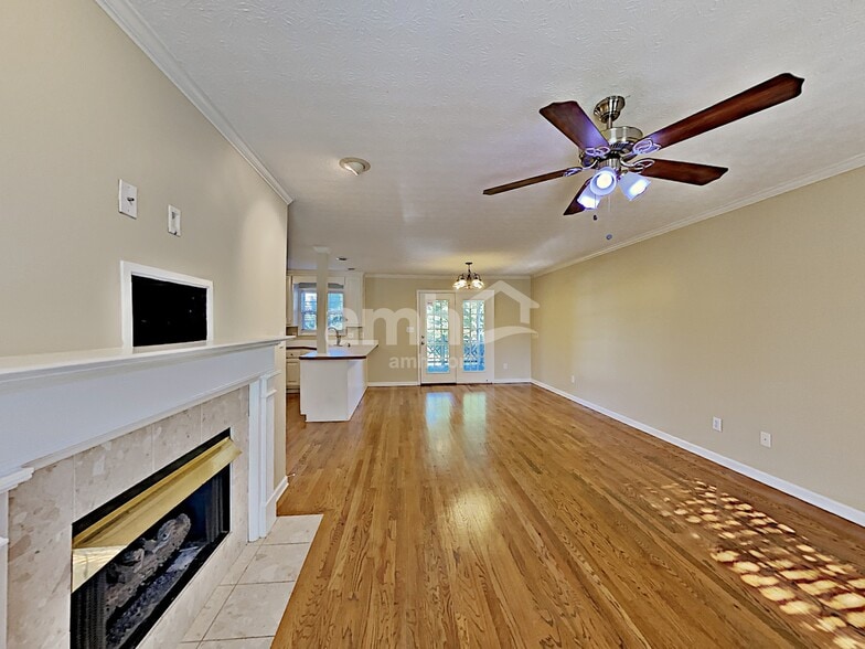 Building Photo - 403 Woodlands Dr