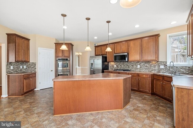 Building Photo - 9036 Woodpecker Ct