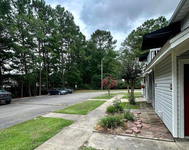Building Photo - 801 Burcale Rd