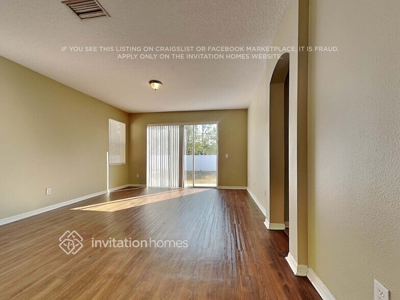 Building Photo - 11250 Creek Haven Dr