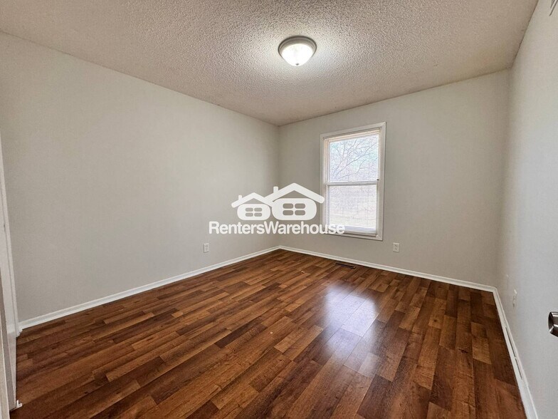 Building Photo - 830 Hartford Ave