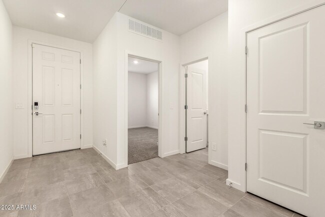Building Photo - 3732 S 87th Dr