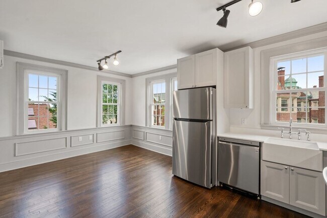 Building Photo - 9 Dana St