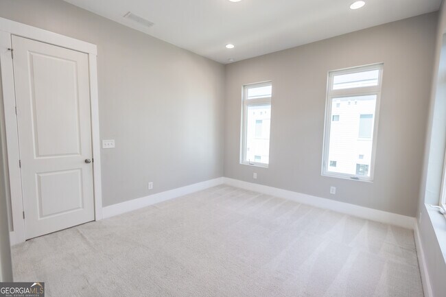 Building Photo - 708 Banton Dr NW