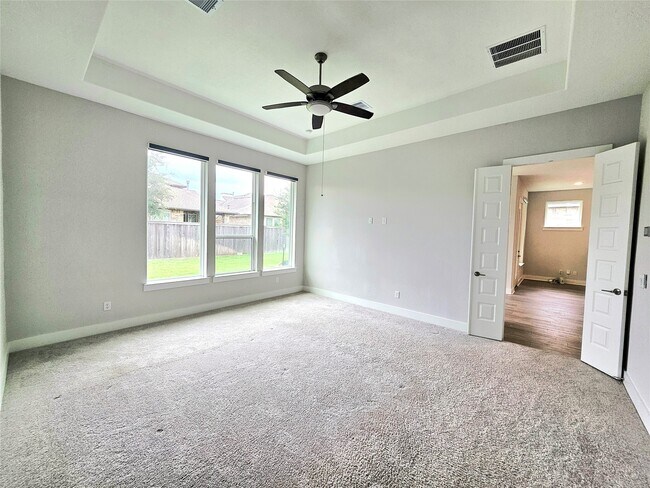 Building Photo - 15822 Pilot Knob Dr