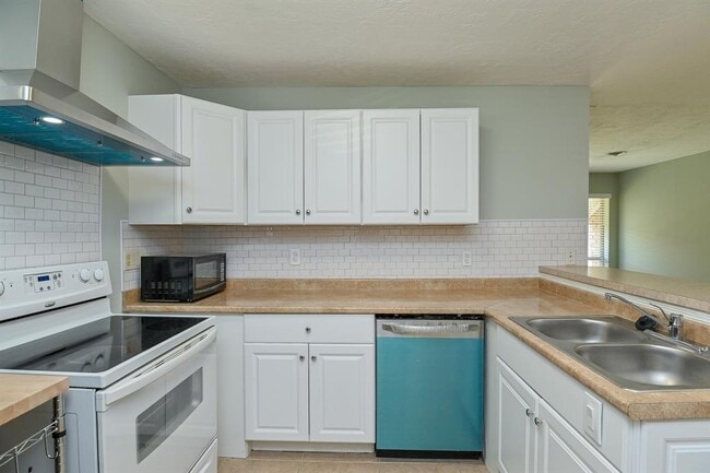 Building Photo - 4738 Merwin St