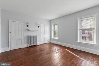 Building Photo - 448 Roxborough Ave