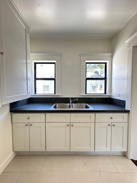 Building Photo - 548 Magnolia Ave