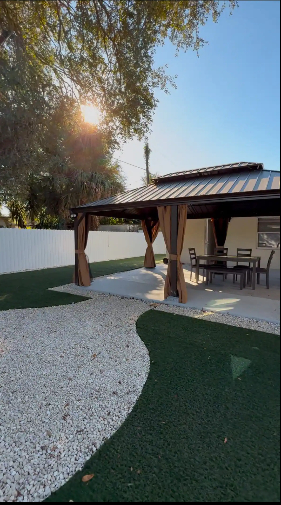 Patio - Large pergola to enjoy outdoor dinning or other activities - 1270 SW 29th St