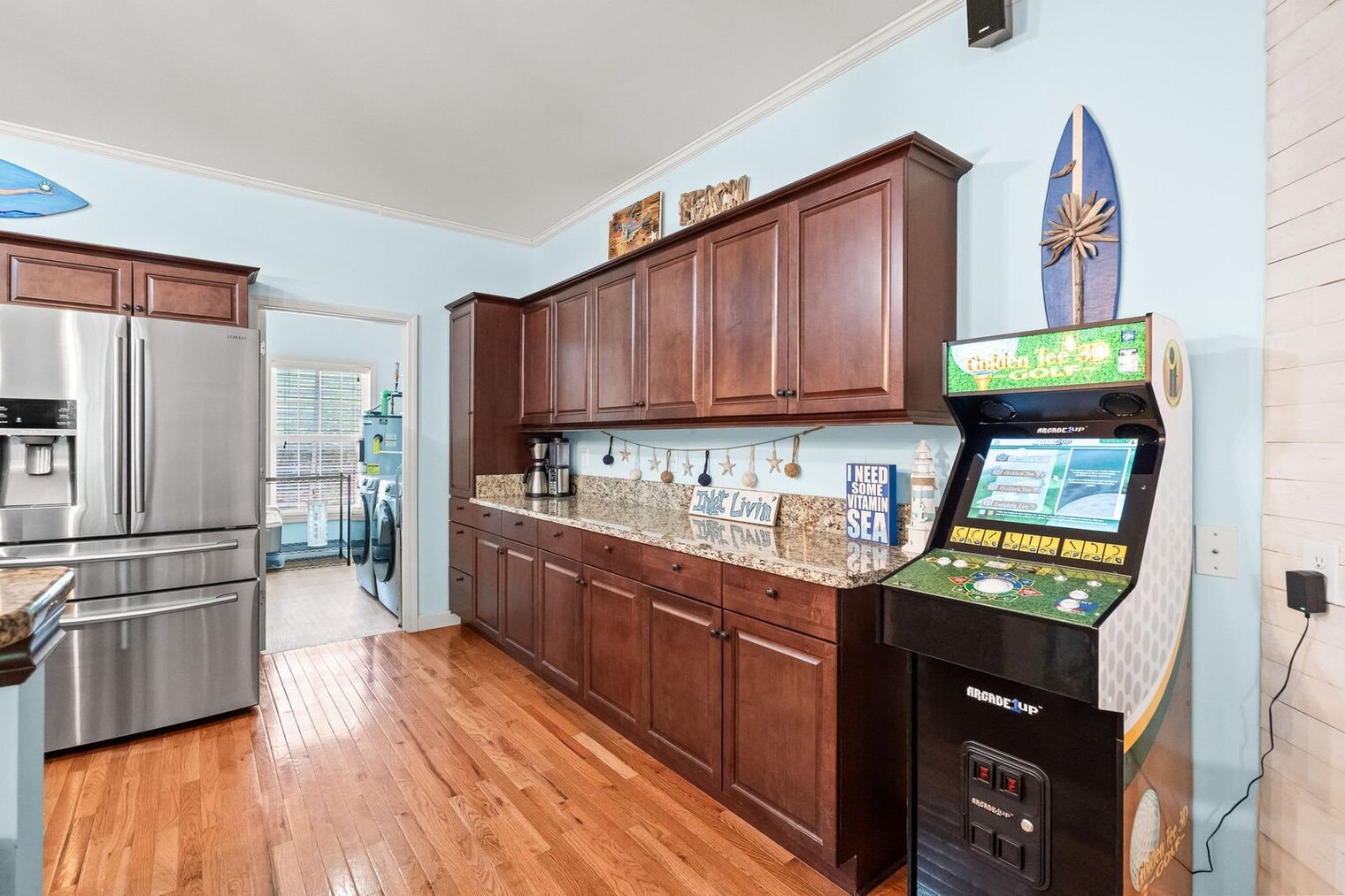 Building Photo - 306 Pine St S