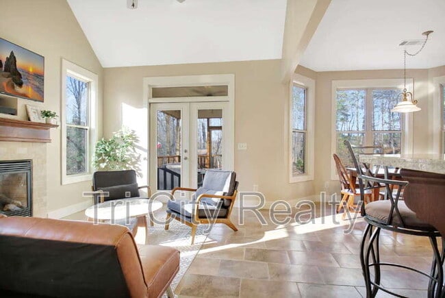 Building Photo - 175 Ridgeway Ct