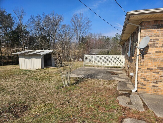 Building Photo - 617 Chitwood Dr