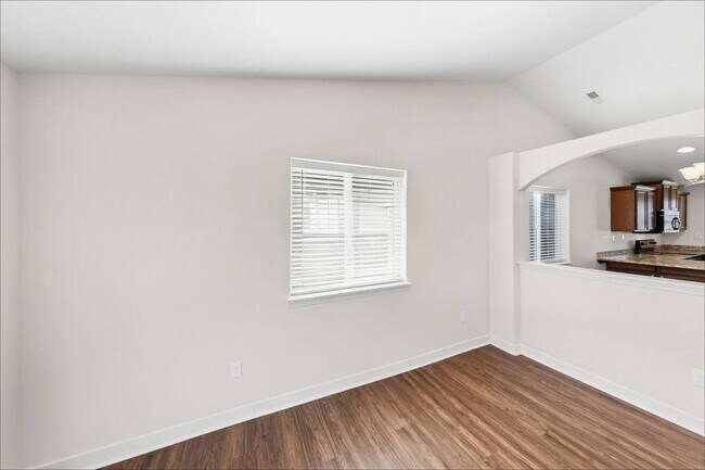 Building Photo - 1045 W Sanetta St