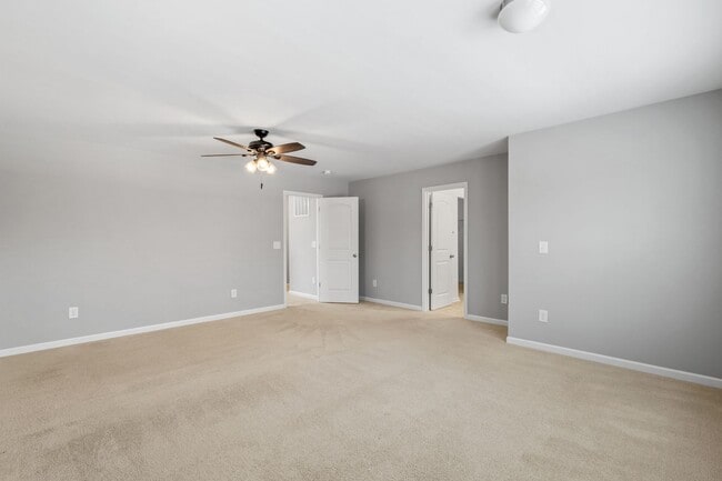 Building Photo - Newer Home in Reedy Fork, SS Appliance, Granite Counter-tops, Island, Office, Den, FP, Loft, Gara...