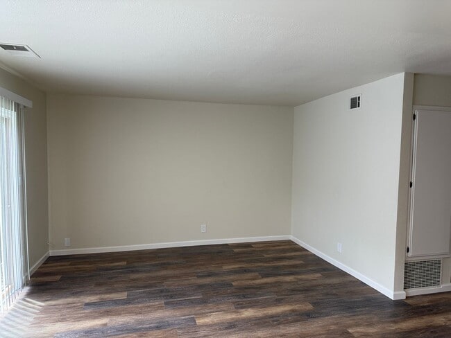 Building Photo - Blossom Valley Townhome
