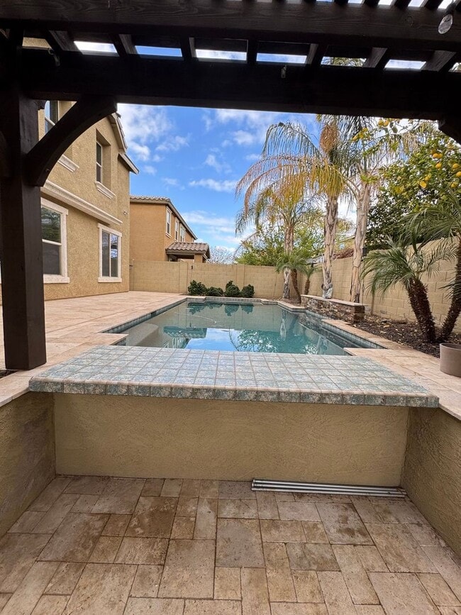 Building Photo - Beautiful 4 Bedroom - 2.5 Bath with Lots of Bonuses - Gilbert